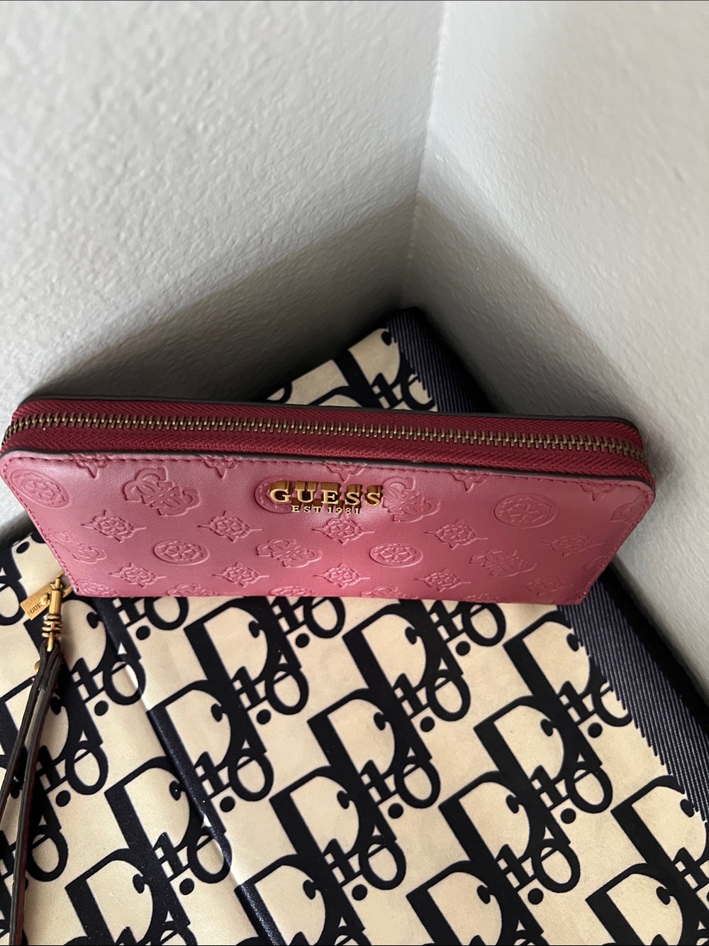 Guess wallet - Picture 2 of 3